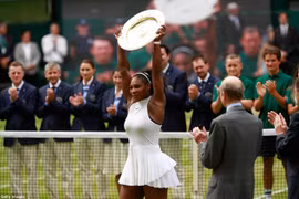 Đè bẹp Kerber, Serena cân bằng kỷ lục của huyền thoại Steffi Graf