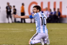 Fan hâm mộ vớ bẫm nhờ… nỗi đau của Messi