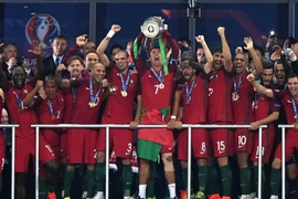 Tuyển Bồ Đào Nha "ngập đầu" trong tiền thưởng nhờ chức vô địch lịch sử EURO 2016