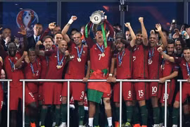 Tuyển Bồ Đào Nha "ngập đầu" trong tiền thưởng nhờ chức vô địch lịch sử EURO 2016