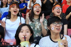 Khoảnh khắc các cổ động viên - nữ sinh hút hồn trên sân Hàng Đẫy