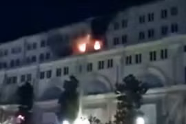 Cháy nhà ở phố đi bộ Nguyễn Huệ