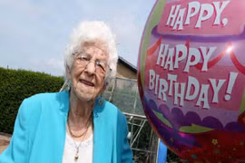 Anh: Bí quyết sống lâu, sống khỏe của cụ bà 102 tuổi