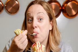 Louise Bamber: Người có công việc thú vị nhất nước Anh