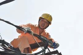 Hà Nội: Nắng nóng, lượng điện tiêu thụ tăng gấp rưỡi