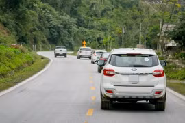 Đề xuất mới nhất của Bộ Công an về vượt xe và các trường hợp không được vượt xe