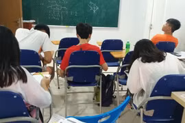 Bổ sung quy định giáo viên dạy thêm tại cơ sở do người thân đứng tên