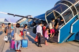 Quốc hội xem xét sửa quy định về giá dịch vụ, phí, lệ phí thuộc lĩnh vực hàng không