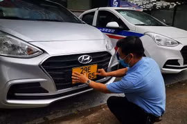 Có được giữ biển số xe đẹp nếu đổi màu biển từ trắng sang vàng?