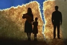 Hàng loạt trường hợp người mẹ không đủ điều kiện nuôi con sau ly hôn từ 1-7