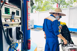 Cây xăng, bãi trông giữ xe từ chối thanh toán bằng chuyển khoản có phạm pháp?
