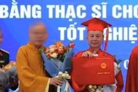Không có bằng cấp 3 nhưng có bằng Tiến sỹ, xử lý thế nào?