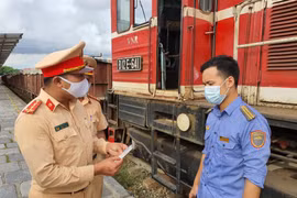 Đề xuất bổ sung hàng loạt quyền hạn của CSGT ở lĩnh vực giao thông đường sắt 