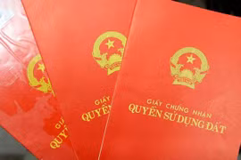 Sắp tới, trên "sổ đỏ" có bắt buộc phải ghi tên cả 2 vợ chồng?