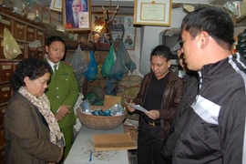 Bán thuốc Viagra "rởm" ở cửa hàng...đông nam dược