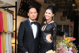 Người mẫu Kim Nguyên gợi cảm dự sinh nhật NTK Võ Việt Chung