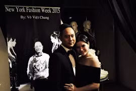 Lý Nhã Kỳ thân mật mừng sinh nhật NTK Võ Việt Chung