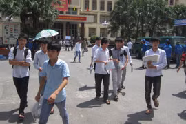 Gần 1 triệu thí sinh làm bài thi môn đầu tiên 