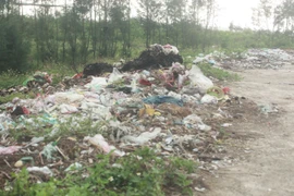 Người dân sống chung với rác, chính quyền "bó tay"?