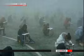 Đình chỉ công tác hiệu trưởng ép học sinh thi trong sương mù