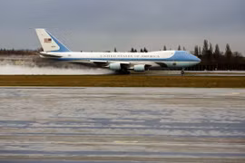 Ông Donald Trump muốn hủy hợp đồng chế tạo Air Force One mới