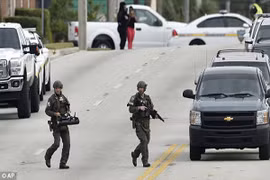 Đặc nhiệm Mỹ bao vây ngân hàng, giải cứu thành công 11 con tin