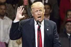 Ông Donald Trump chỉ trích Trung Quốc phô trương sức mạnh quân sự ở Biển Đông