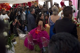 Hàng nghìn người chen lấn dự sinh nhật cô bé 15 tuổi