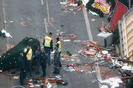 Nghi phạm vụ đâm xe đẫm máu ở Berlin vẫn đang lẩn trốn