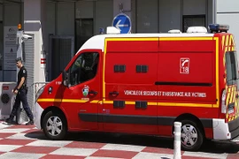 Bỏ bạn khỏa thân giữa trời giá rét vì… ngáy to