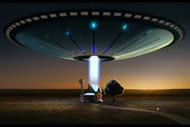 Chụp được ảnh UFO trên bầu trời hồ Loch Ness