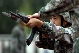 Trung Quốc diễn tập thực binh hỏa lực dọc biên giới bất ổn với Myanmar