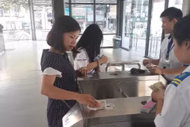 Buýt nhanh BRT Hà Nội chính thức dùng vé điện tử