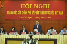 Thủ tướng Nguyễn Xuân Phúc: Cần làm rõ vì sao dược liệu Việt rẻ hơn cả… khoai lang?