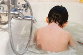Hà Nội: Tắm bồn tại nhà, bé gái 8 tuổi đuối nước tử vong vì bố bất cẩn