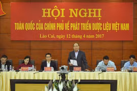 Thủ tướng Nguyễn Xuân Phúc: Cần làm rõ vì sao dược liệu Việt rẻ hơn cả… khoai lang?