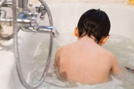Hà Nội: Tắm bồn tại nhà, bé gái 8 tuổi đuối nước tử vong vì bố bất cẩn
