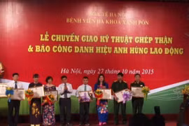 Bệnh viện Đa khoa Xanh Pôn đón nhận danh hiệu Anh hùng Lao động