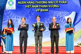 VPBank đạt 10 giải thưởng và chứng nhận trong năm 2016
