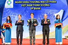 VPBank đạt 10 giải thưởng và chứng nhận trong năm 2016