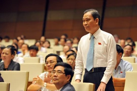 "Có công nhận chức danh 'hàm' không, Bộ trưởng trả lời dứt điểm đi"