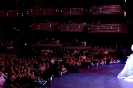 Vì sao nhà sản xuất phim "Đóa hoa mong manh" mạnh dạn phát hành phim tại Bollywood?