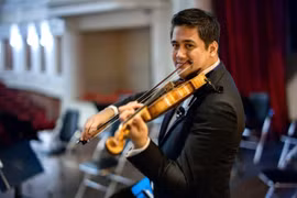 NSND Bùi Công Duy cùng 120 nghệ sĩ tài năng Việt Nam biểu diễn cùng các nghệ sĩ danh tiếng thế giới