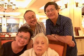 NSND Đặng Thái Sơn ngạc nhiên vì có gần 8 triệu clip mẹ mình chơi đàn được phát tán trên không gian mạng