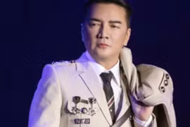 Đàm Vĩnh Hưng phân trần về "trang phục lạ" trên Facebook cá nhân không có tích xanh