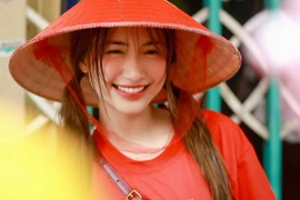 Hòa Minzy xác nhận thông tin muốn nhận nuôi bé gái 6 tuổi mồ côi ở Làng Nủ