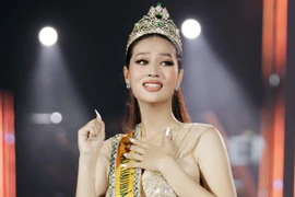 Hoa hậu Thiên Ân học làm bánh mì để đóng phim chiếu rạp dịp Tết 2025