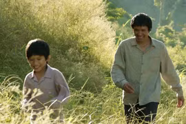 Đạo diễn Lương Đình Dũng tiết lộ lý do đưa phim điện ảnh "Cha cõng con" quay lại rạp chiếu vào mùa hè 2024