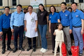 Hoa hậu Thùy Tiên trao tặng thêm 4 sân chơi cho bệnh nhi 