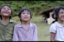 Xót xa với số phận éo le của diễn viên nhỏ tuổi đóng phim điện ảnh "Cha cõng con"